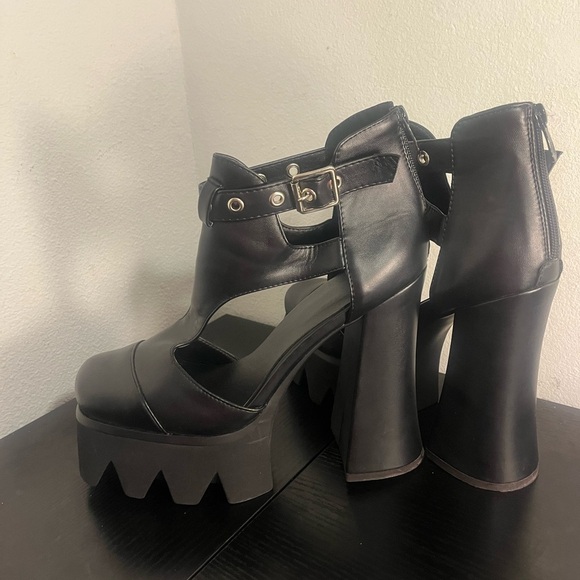 Black Platform Chunky Heel Sandals - Picture 7 of 7